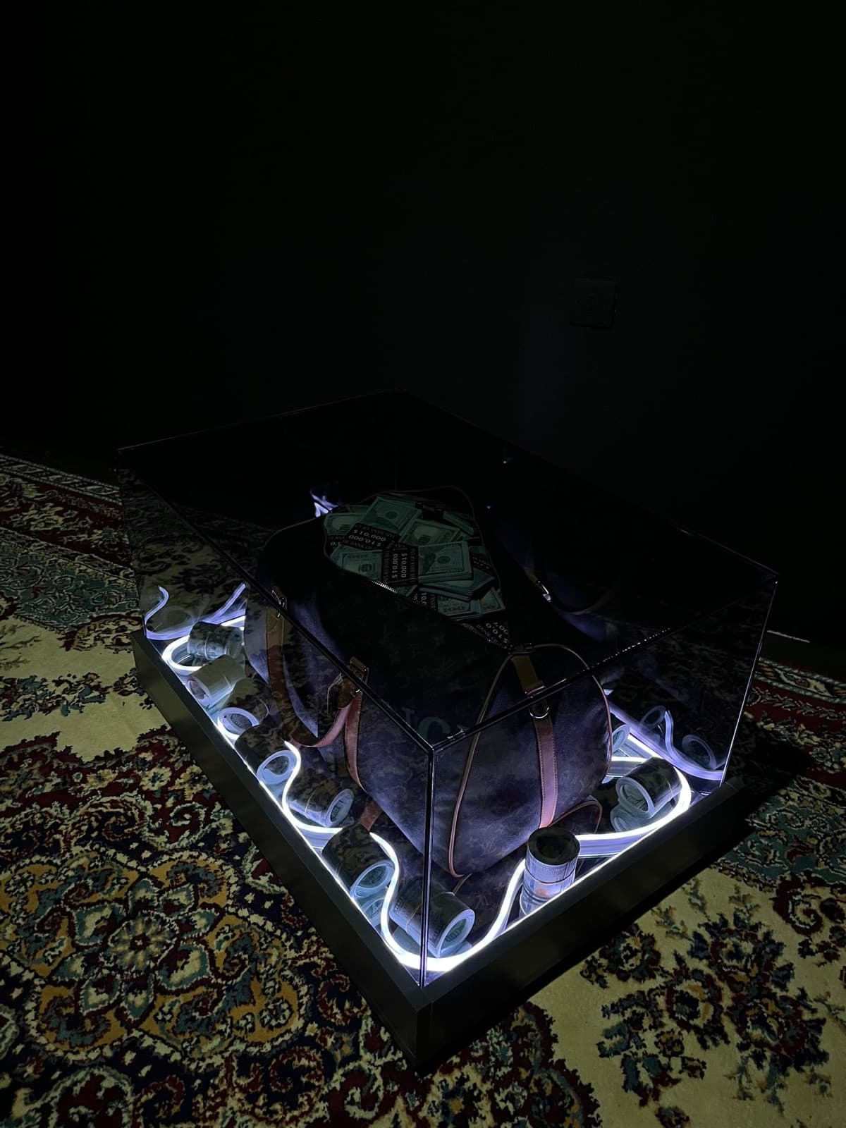 Rich LED Table ana görünümü