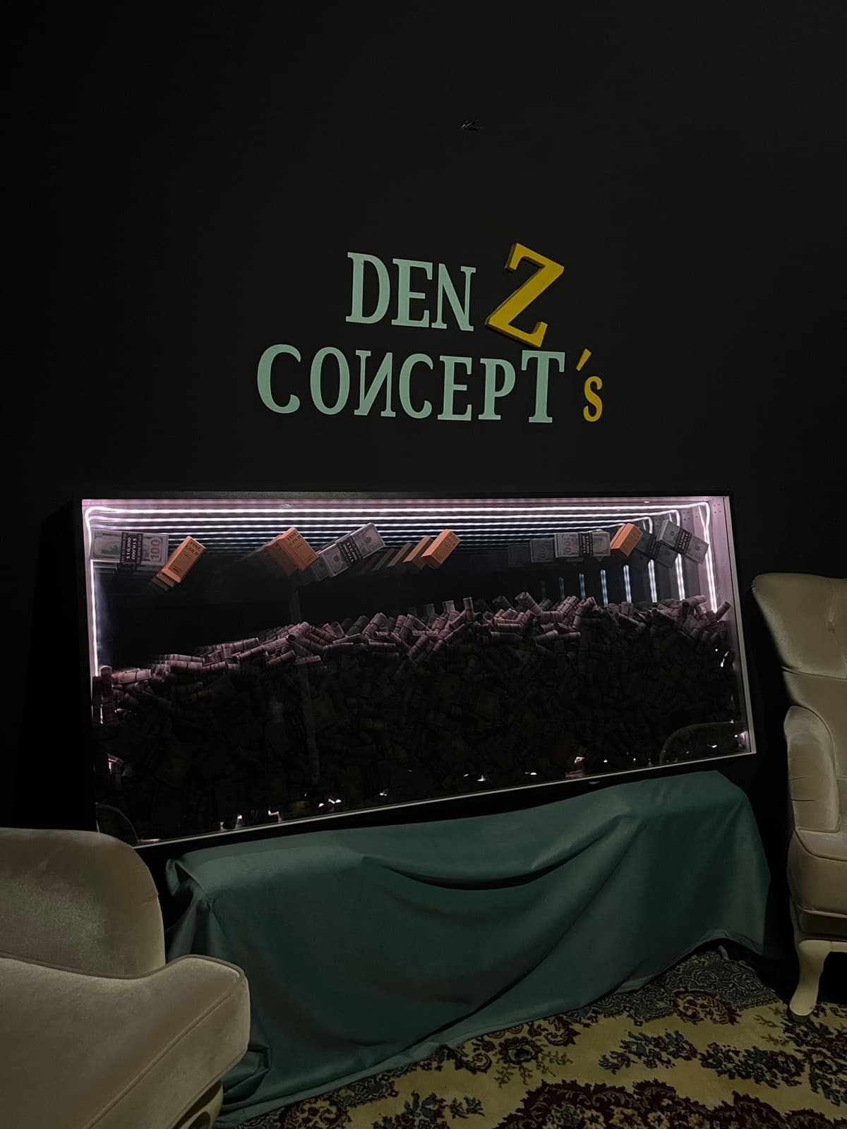 Aydınlatmalı dekoratif duvar tasarımı